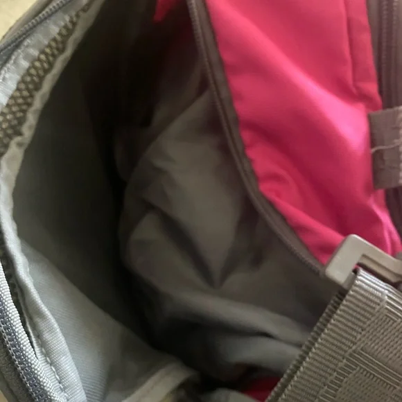 UNDER ARMOUR DUFFEL - Picture 3 of 7